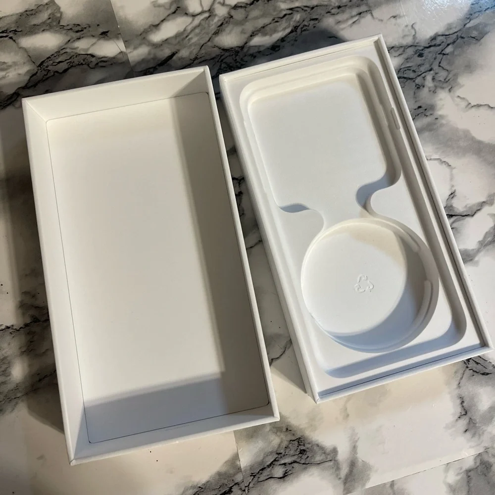 iPhone SE Phone BOX ONLY